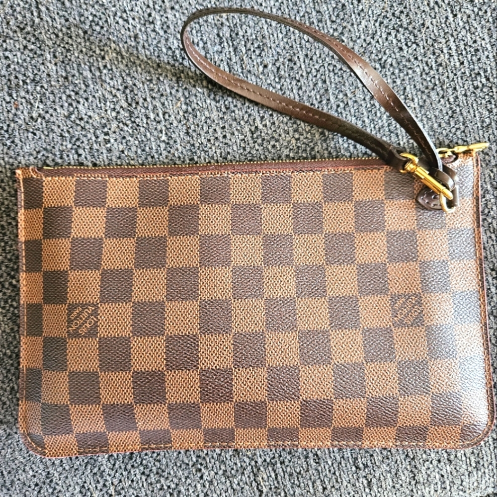 Louis Vuitton Neverfull Pouch